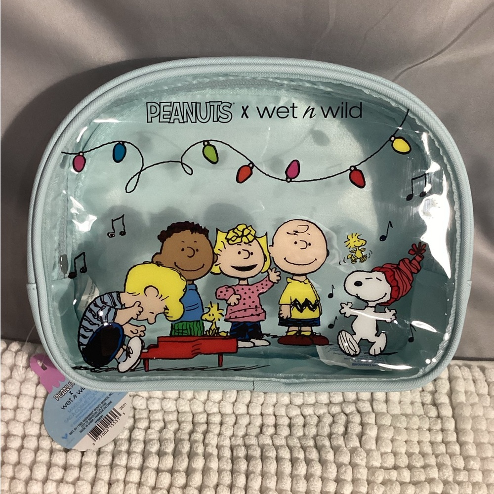 Wet n Wild Peanuts Snoopy Gang 5pc 2022 Set: Bag, Brushes, Sponges & MORE - Picture 11 of 14